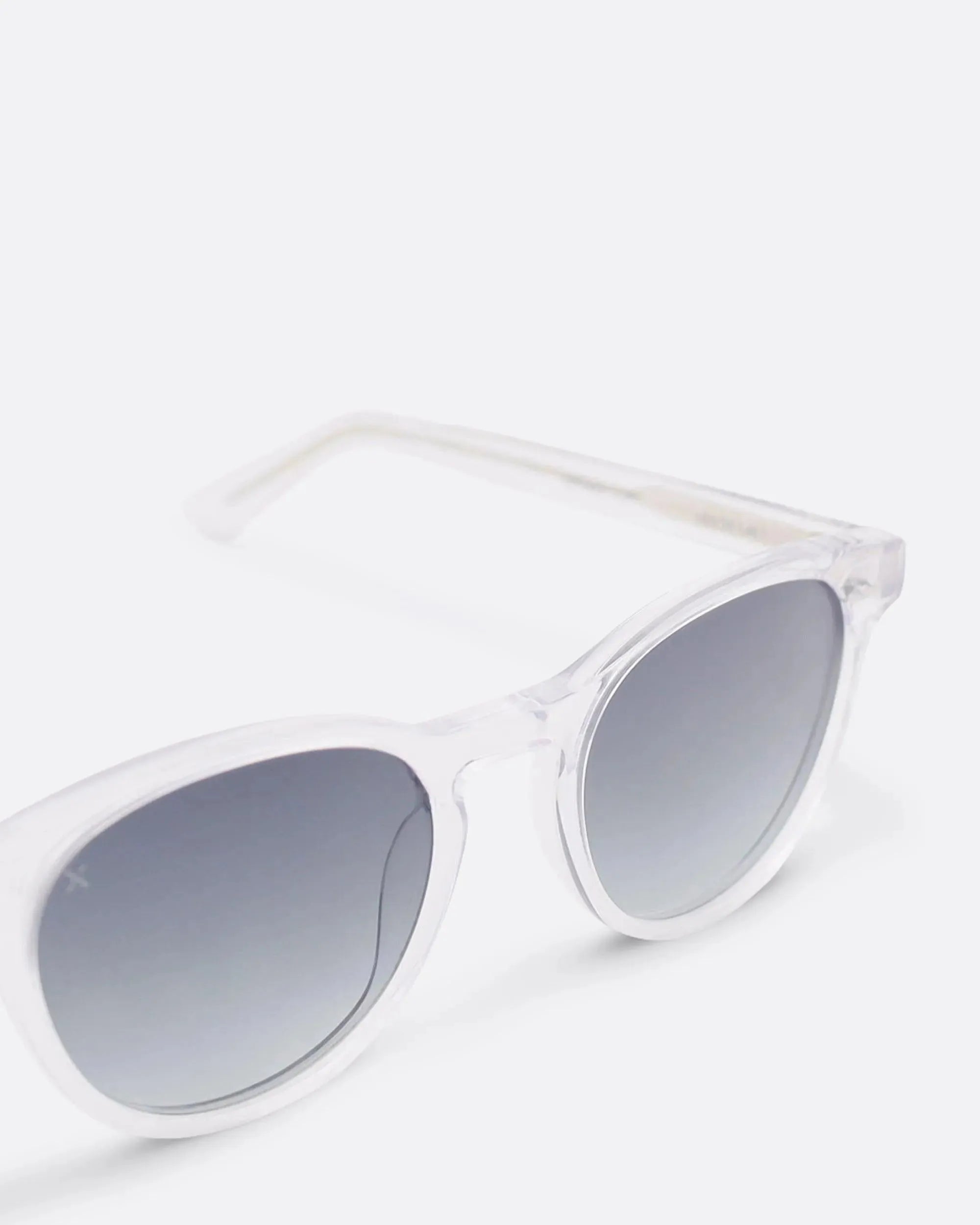 01 - CLEAR sunglasses by OFFPRIX made of Italian Mazzucchelli™ acetate with ZEISS™ gradient polarized lenses
