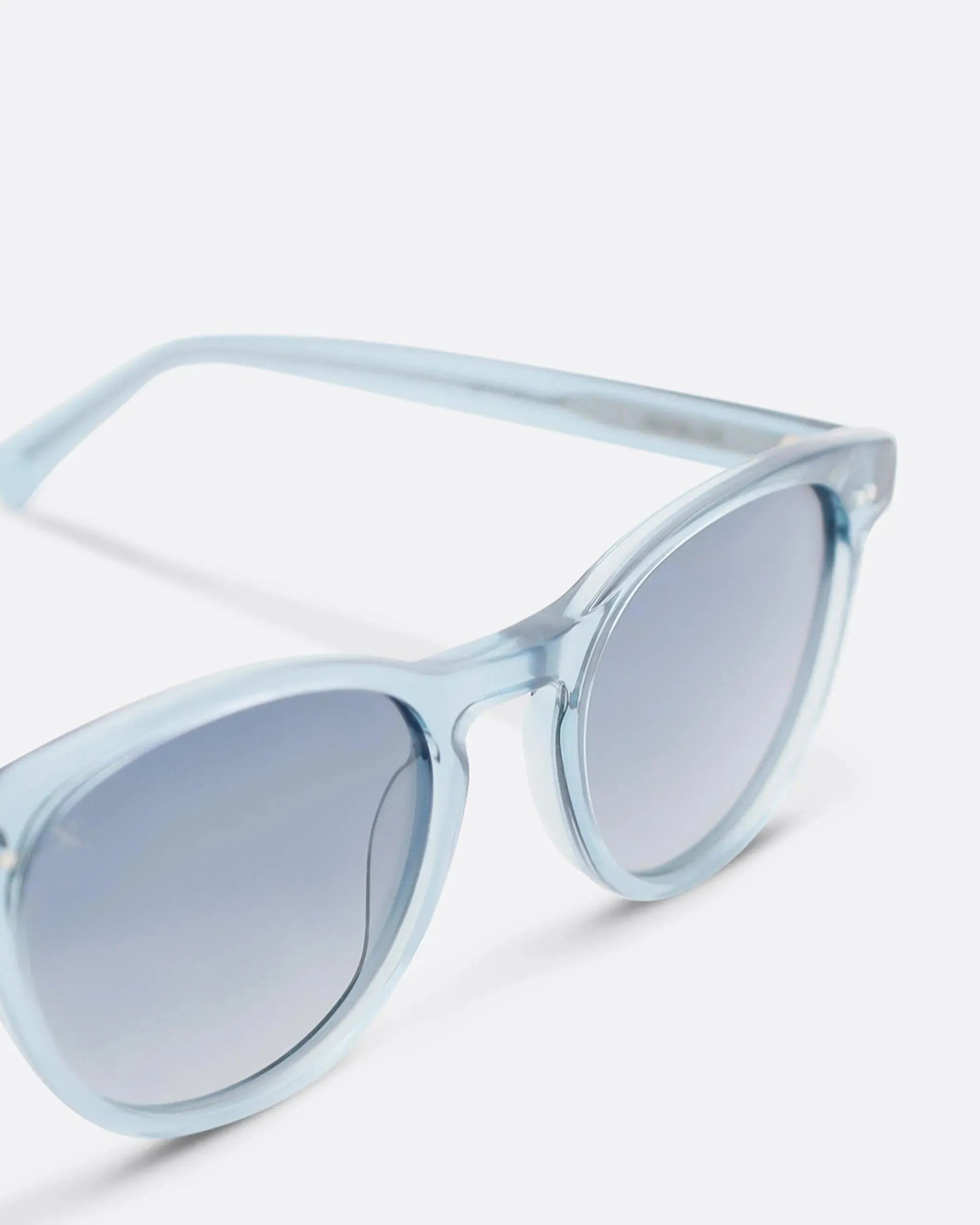 01 - LIGHT BLUE sunglasses by OFFPRIX made of Italian Mazzucchelli™ acetate with ZEISS™ gradient polarized lenses