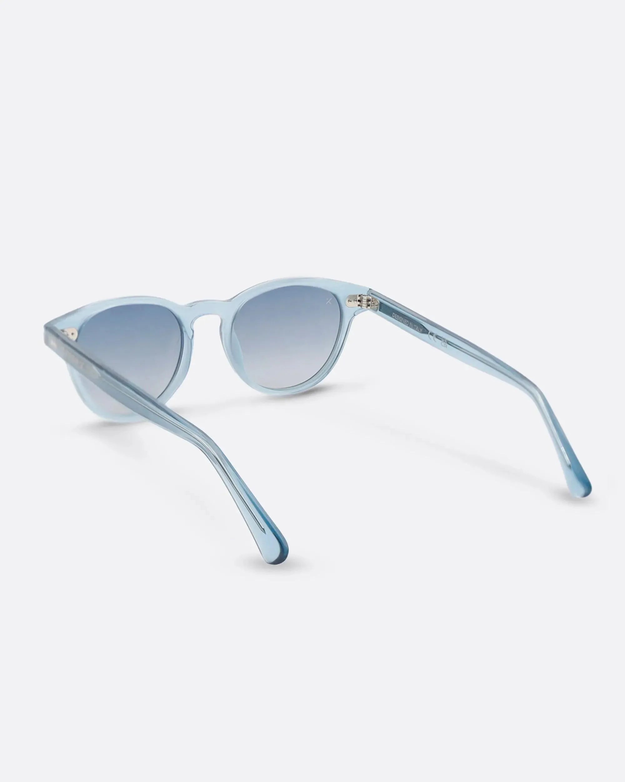 01 - LIGHT BLUE sunglasses by OFFPRIX made of Italian Mazzucchelli™ acetate with ZEISS™ gradient polarized lenses