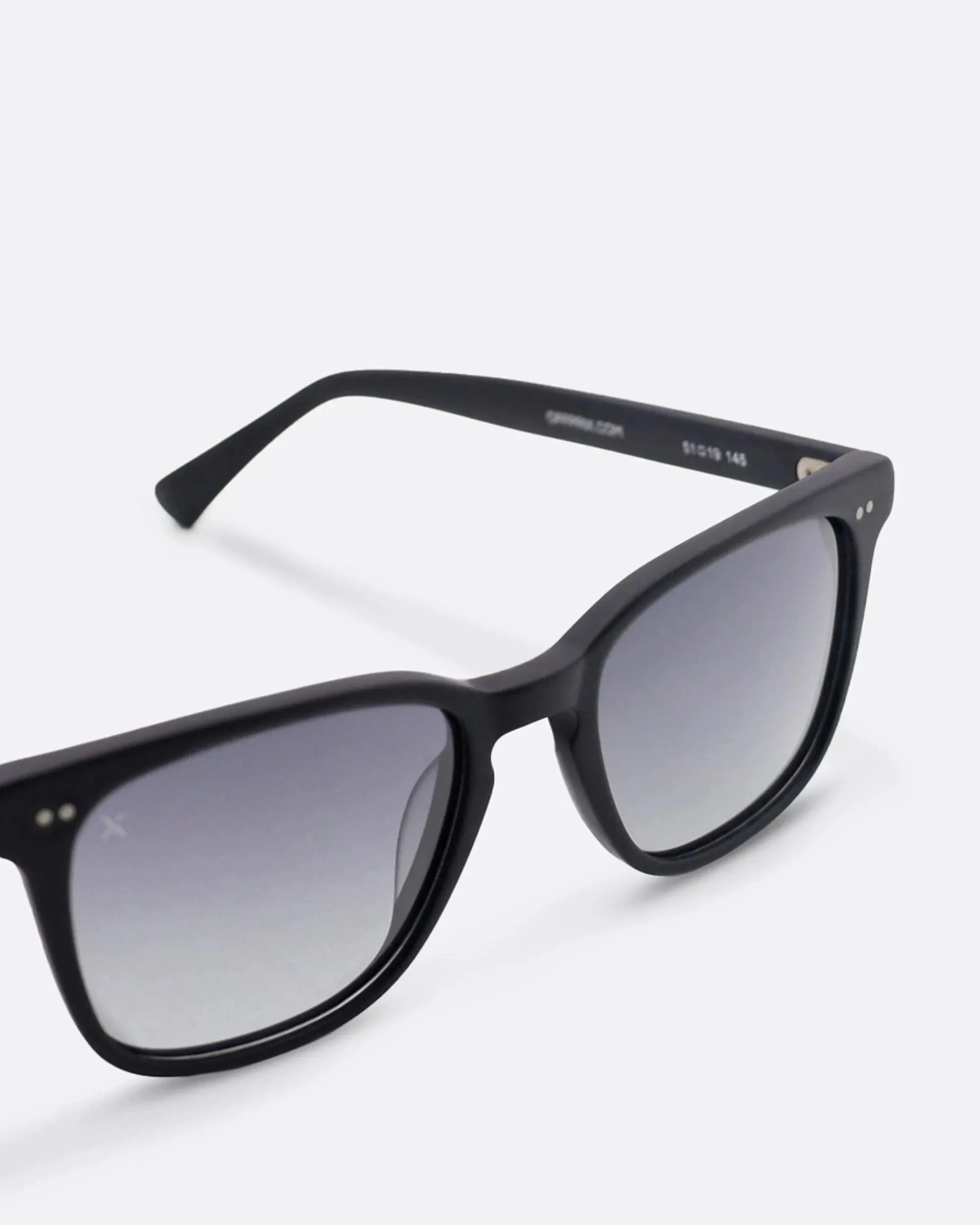02 - BLACK sunglasses by OFFPRIX made of Italian Mazzucchelli™ acetate with ZEISS™ gradient polarized lenses
