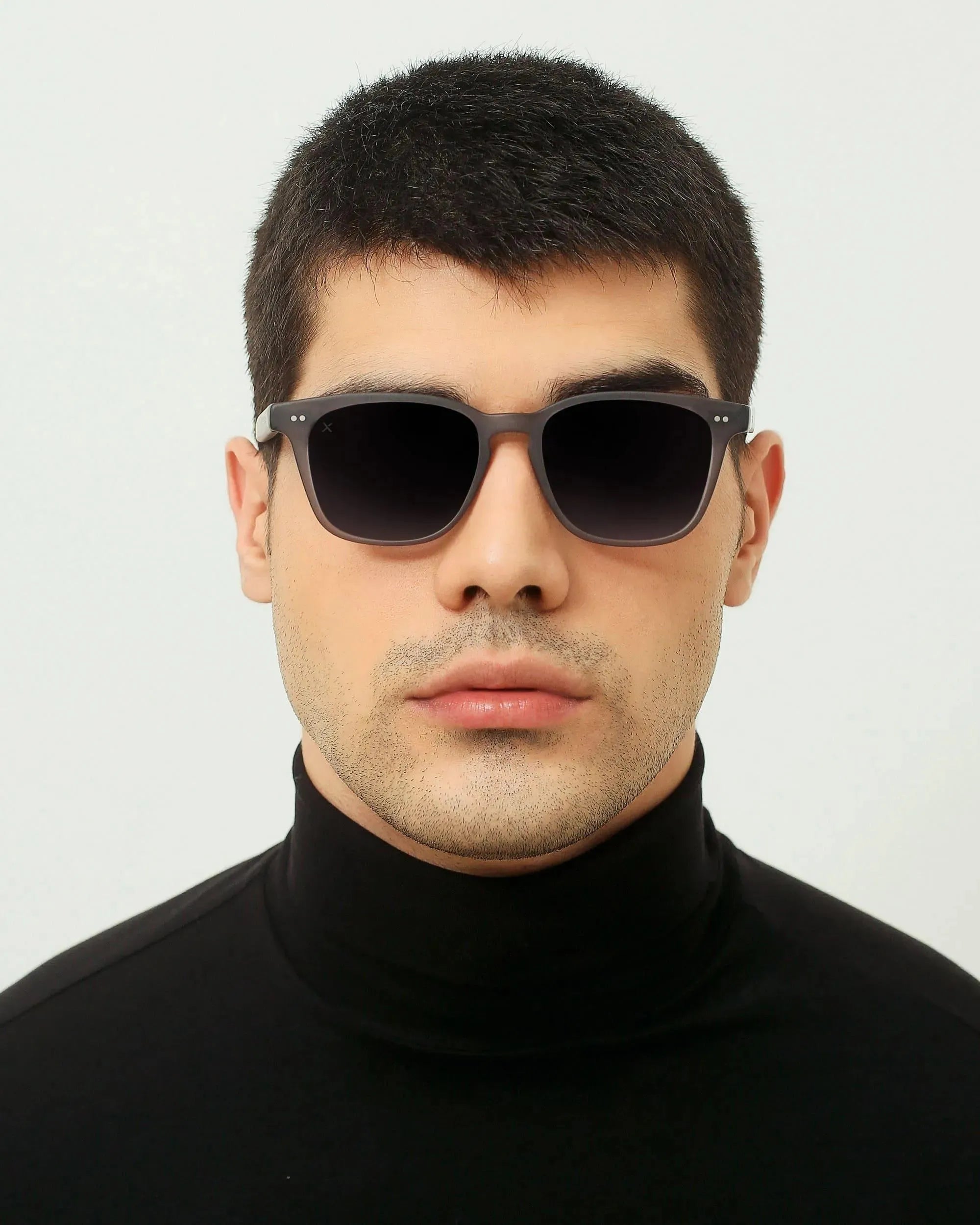 02 - GREY sunglasses by OFFPRIX made of Italian Mazzucchelli™ acetate with ZEISS™ gradient polarized lenses