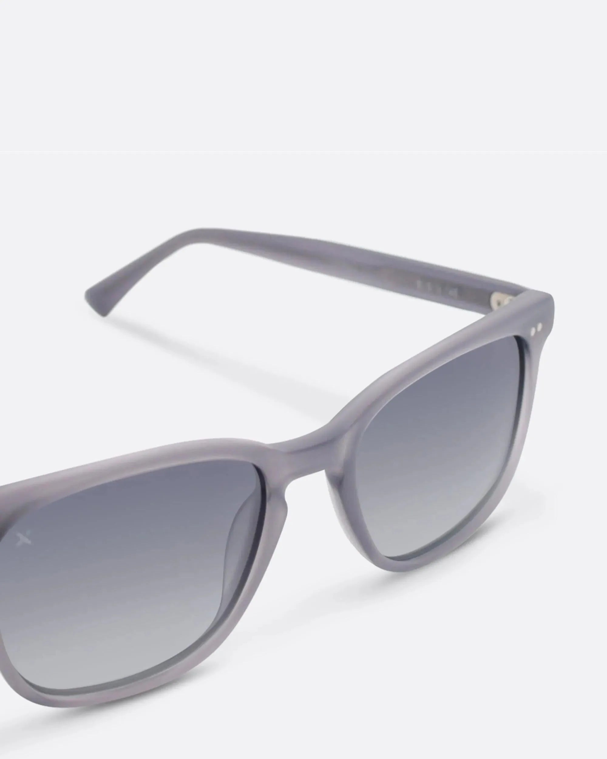 02 - GREY sunglasses by OFFPRIX made of Italian Mazzucchelli™ acetate with ZEISS™ gradient polarized lenses
