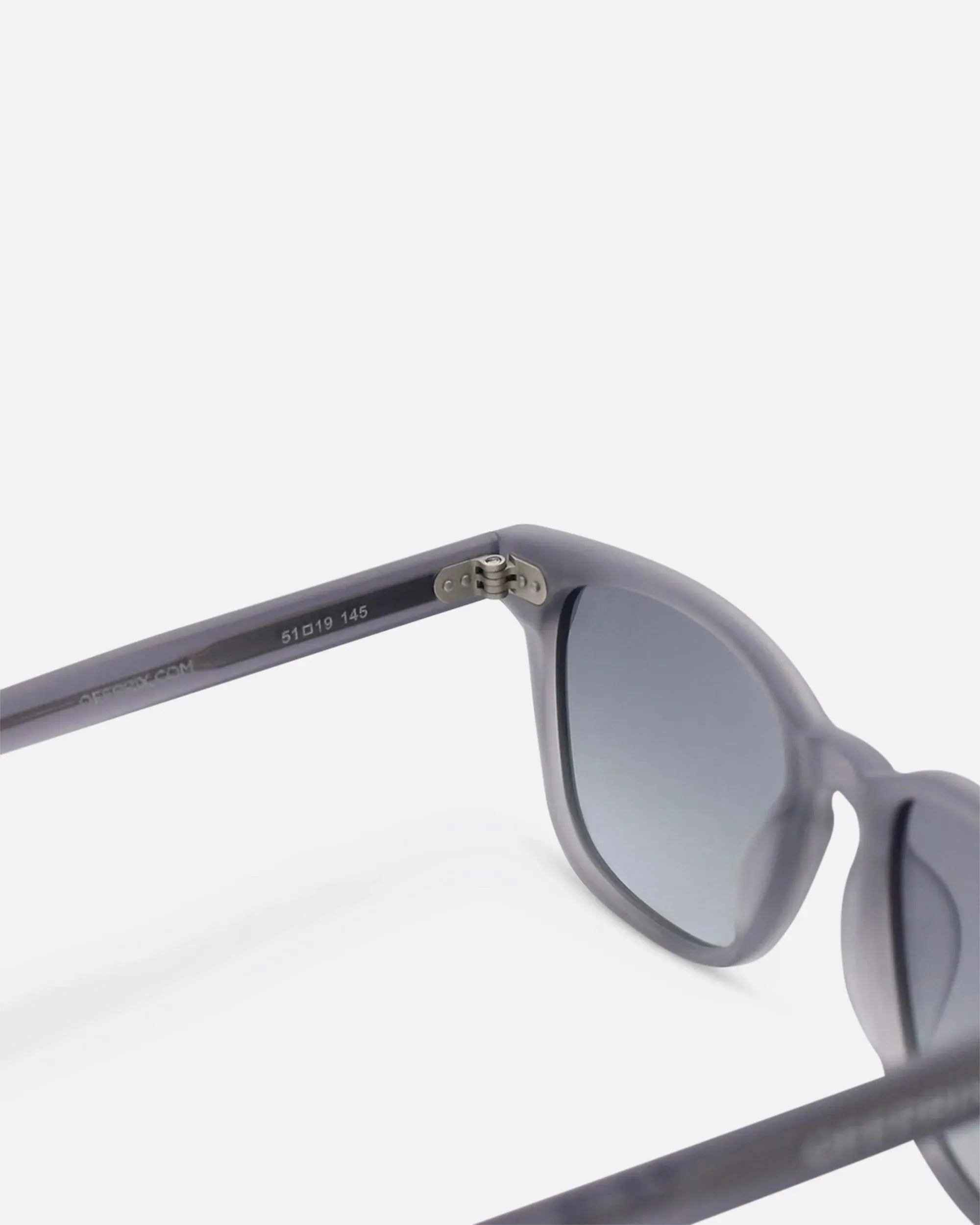 02 - GREY sunglasses by OFFPRIX made of Italian Mazzucchelli™ acetate with ZEISS™ gradient polarized lenses