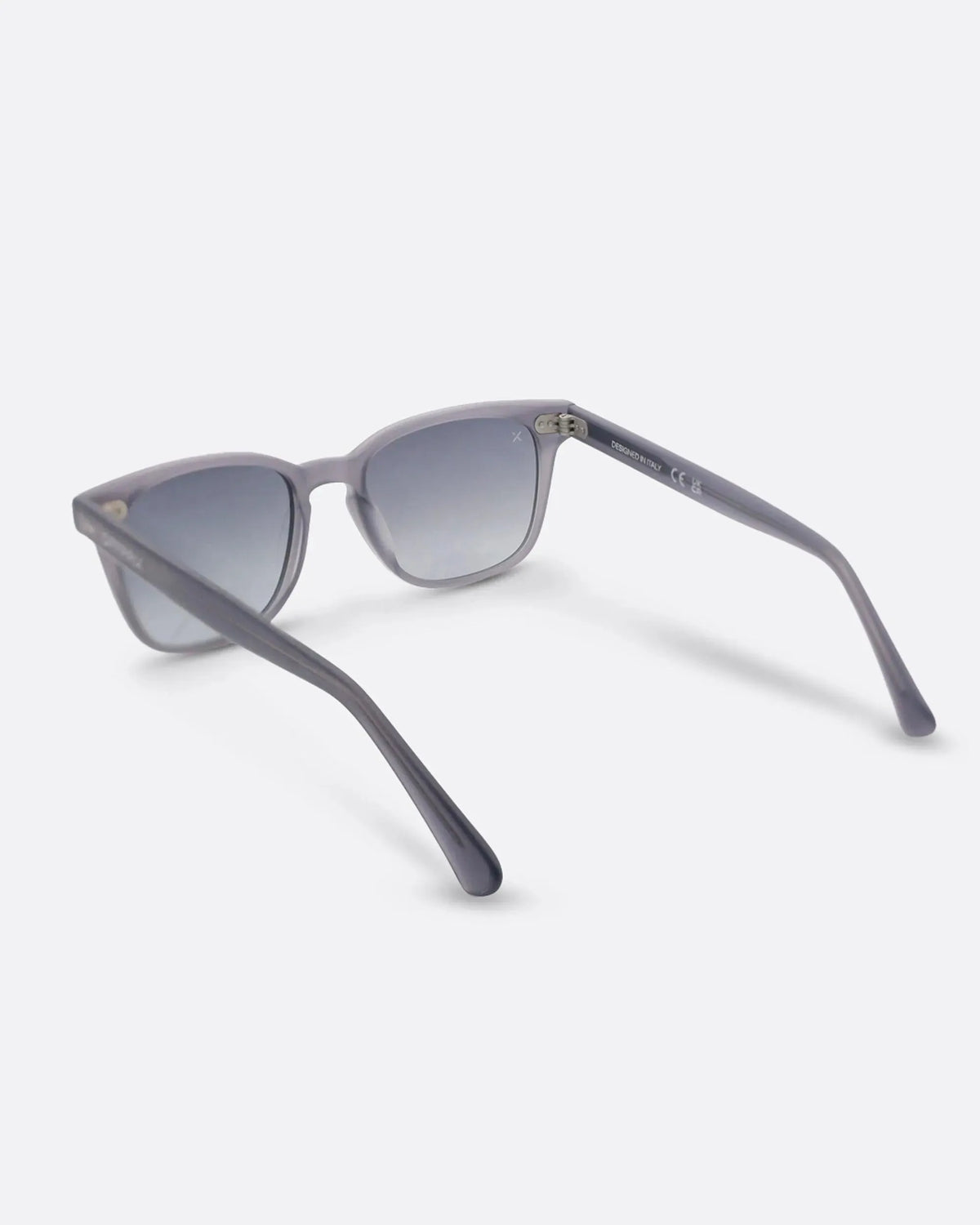 02 - GREY sunglasses by OFFPRIX made of Italian Mazzucchelli™ acetate with ZEISS™ gradient polarized lenses