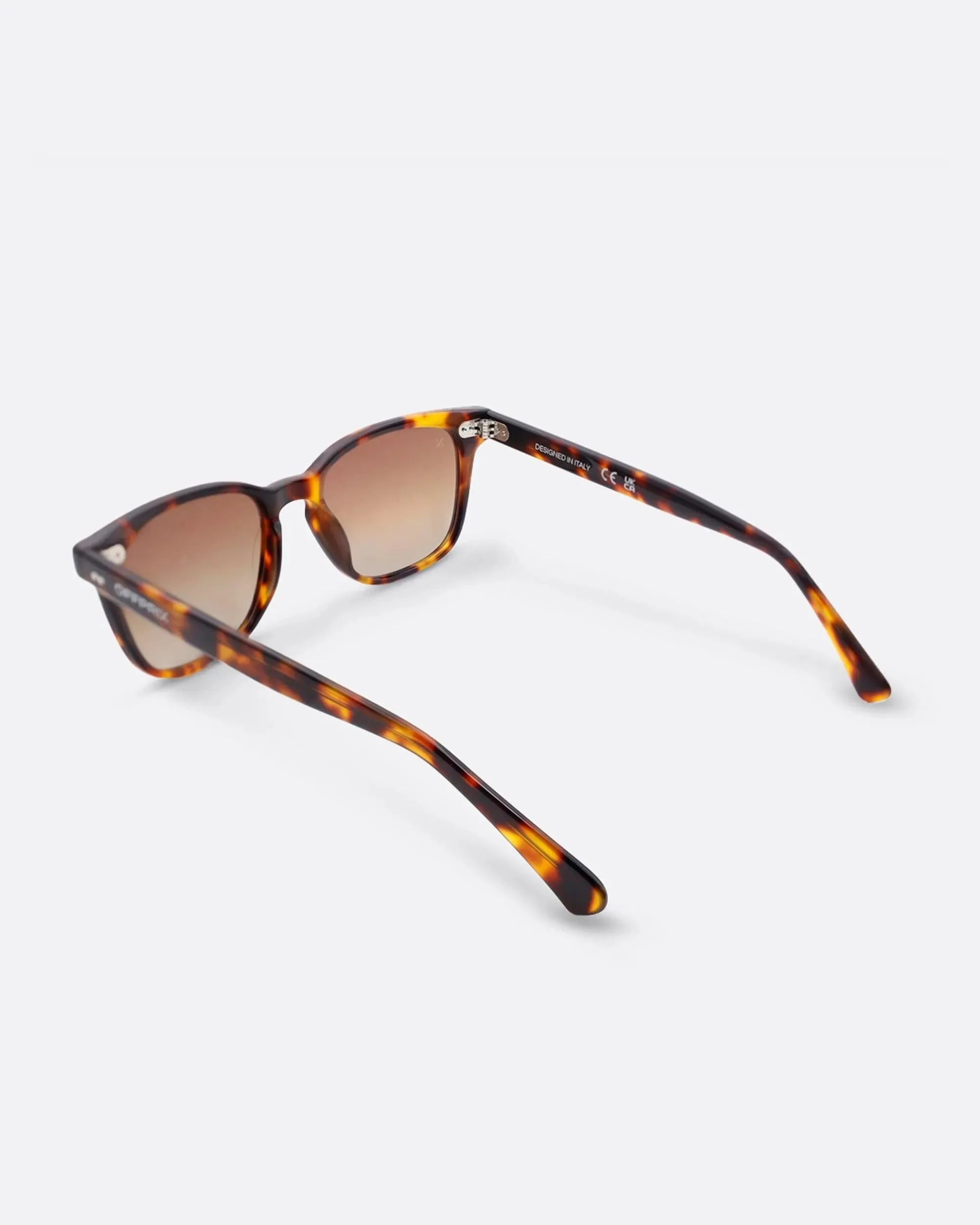 02 - TORTOISE sunglasses by OFFPRIX made of Italian Mazzucchelli™ acetate with ZEISS™ gradient polarized lenses