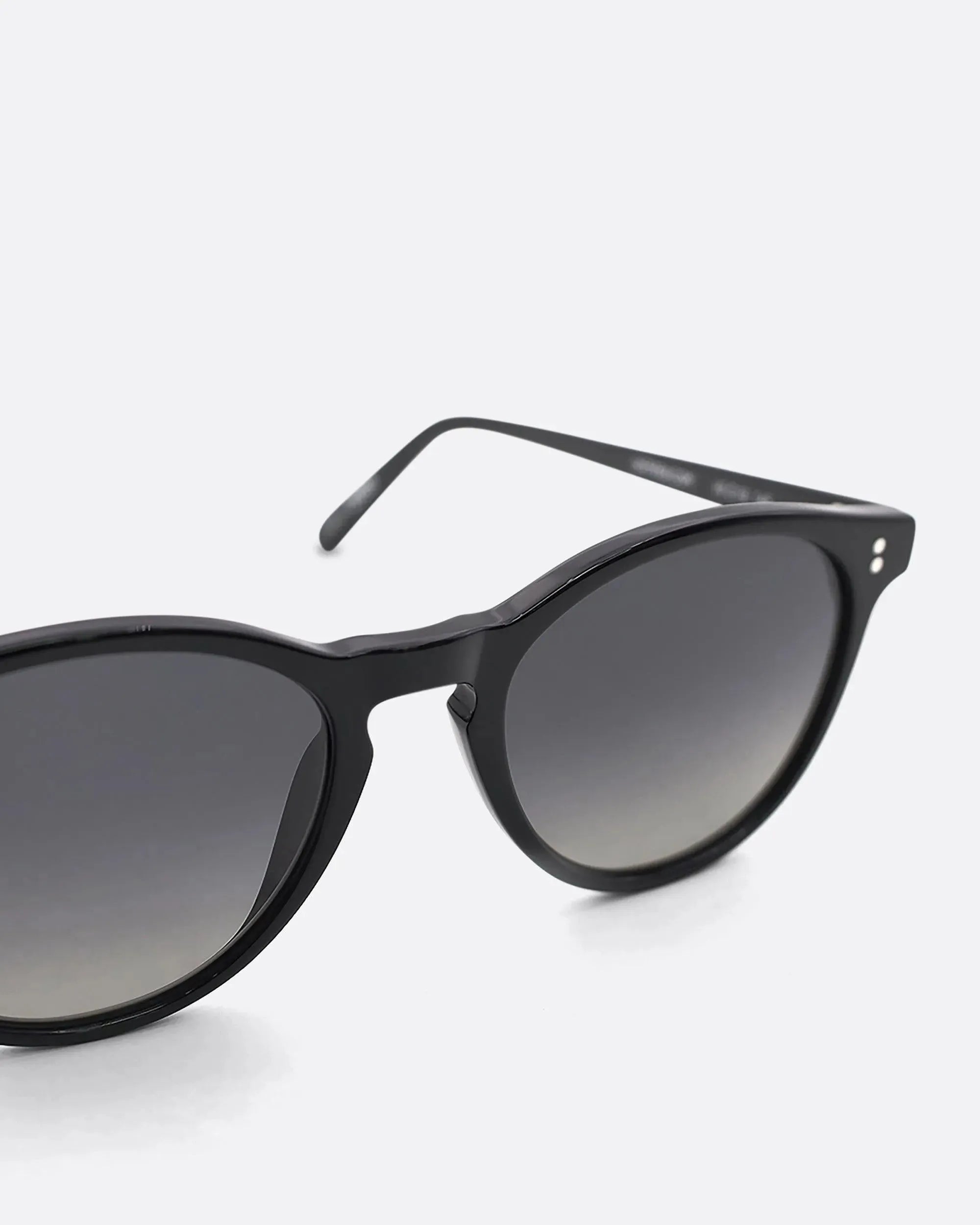 03 - BLACK sunglasses by OFFPRIX made of Italian Mazzucchelli™ acetate with ZEISS™ gradient polarized lenses