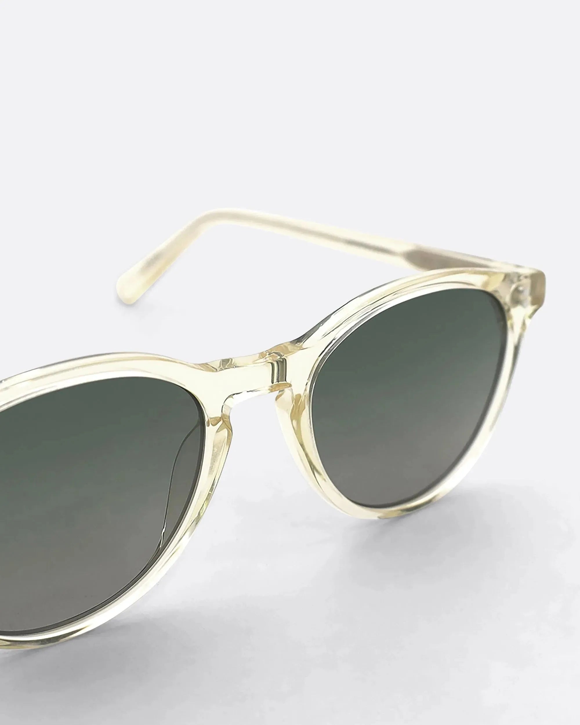 03 - CHAMPAGNE GREEN sunglasses by OFFPRIX made of Italian Mazzucchelli™ acetate with ZEISS™ gradient polarized lenses