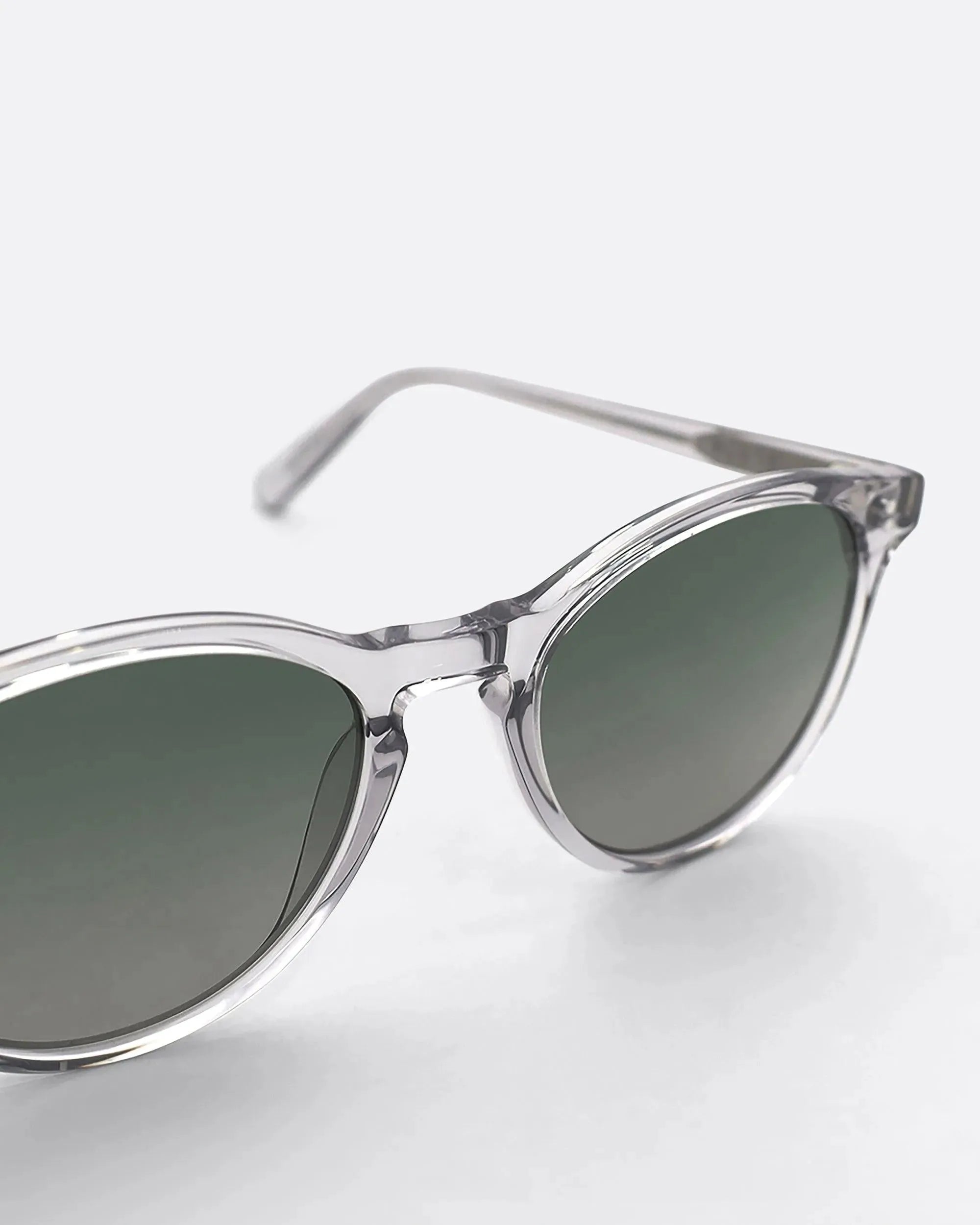 03 - CRYSTAL GREEN sunglasses by OFFPRIX made of Italian Mazzucchelli™ acetate with ZEISS™ gradient polarized lenses