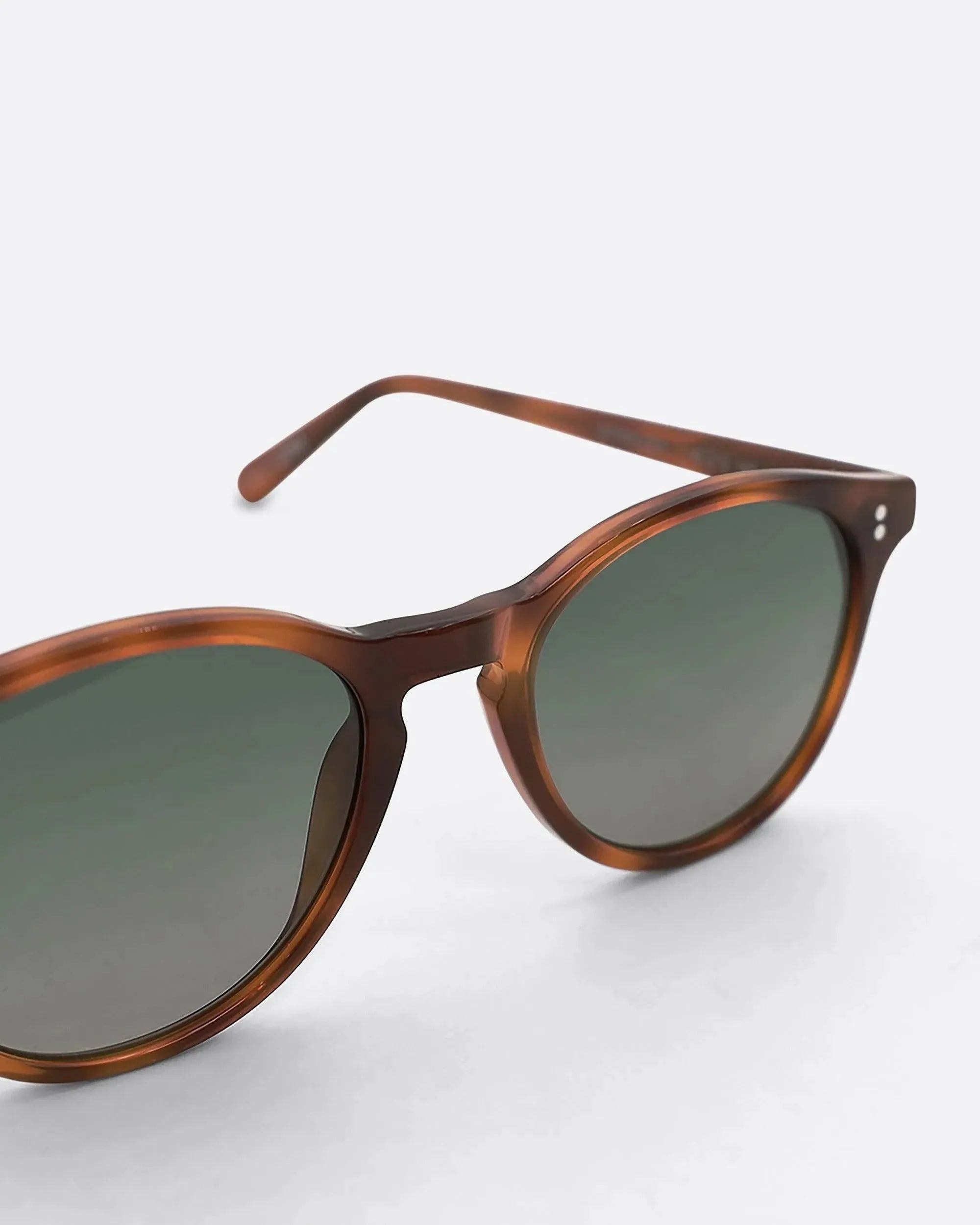 03 - HAVANA GREEN sunglasses by OFFPRIX made of Italian Mazzucchelli™ acetate with ZEISS™ gradient polarized lenses