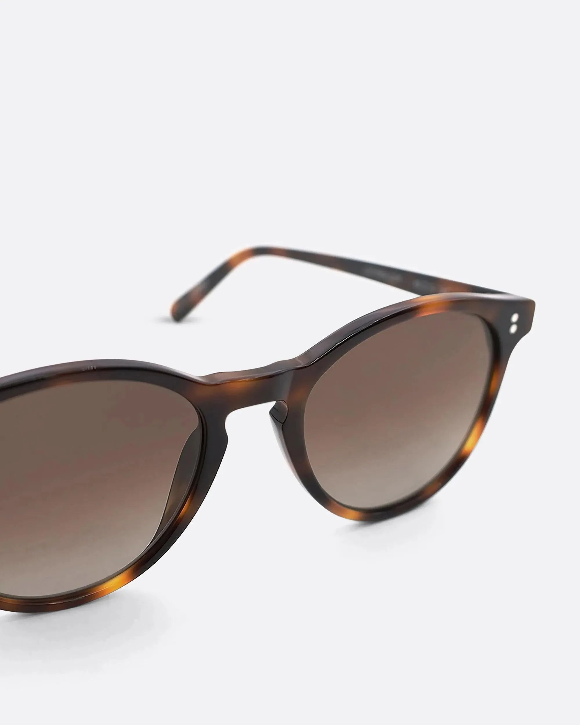 03 - TORTOISE BROWN sunglasses by OFFPRIX made of Italian Mazzucchelli™ acetate with ZEISS™ gradient polarized lenses