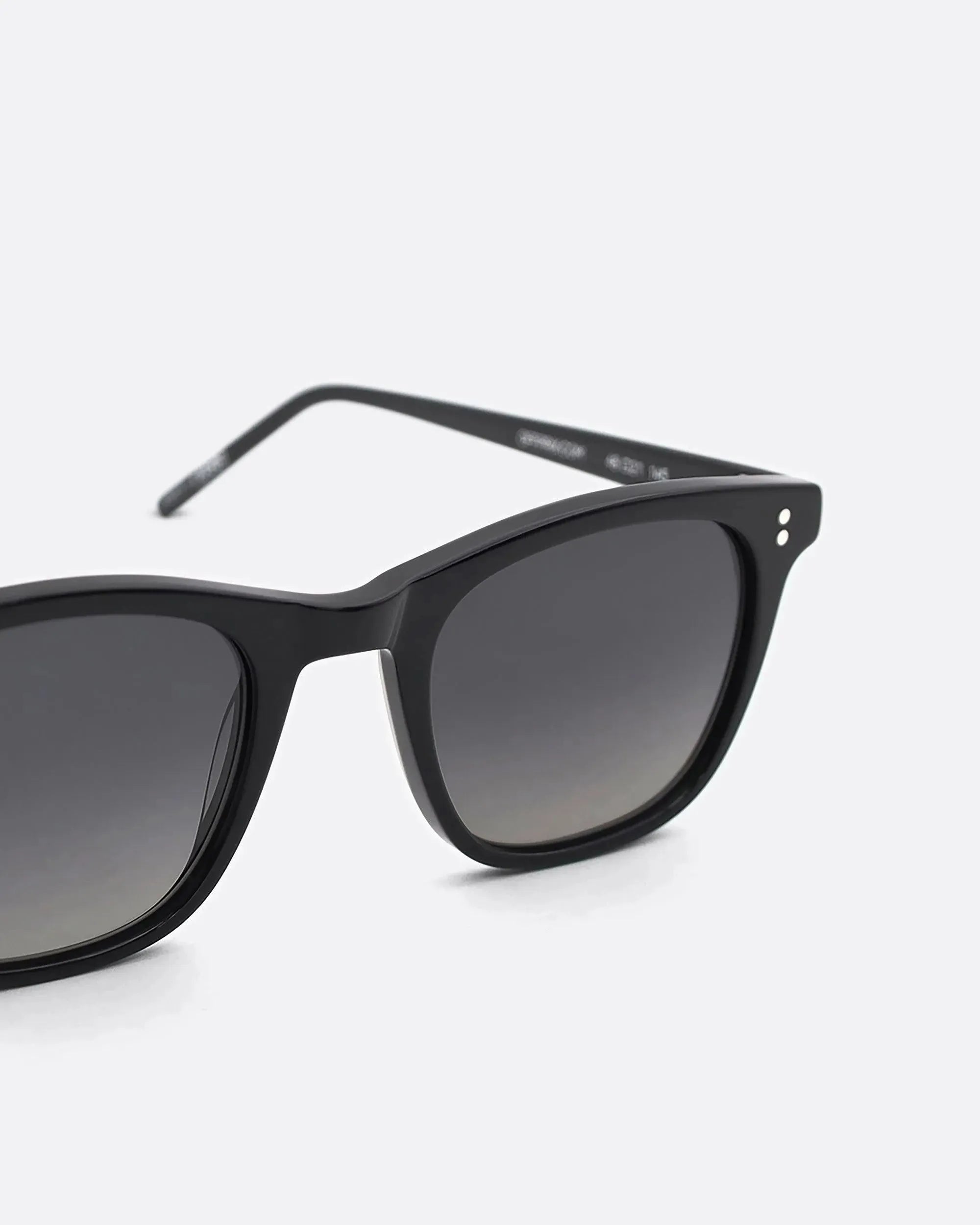 04 - BLACK sunglasses by OFFPRIX made of Italian Mazzucchelli™ acetate with ZEISS™ gradient polarized lenses