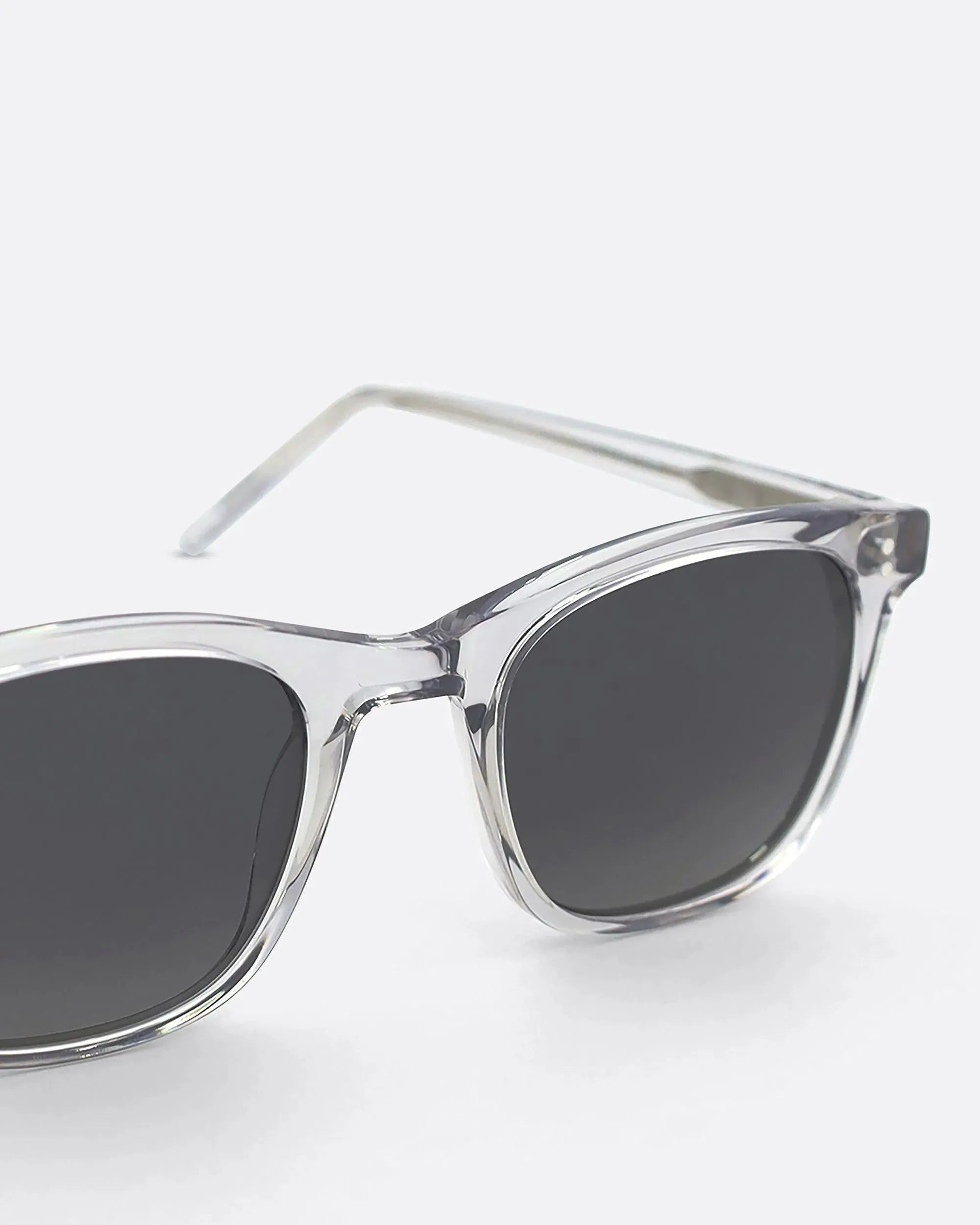 04 - CRYSTAL GREY sunglasses by OFFPRIX made of Italian Mazzucchelli™ acetate with ZEISS™ gradient polarized lenses