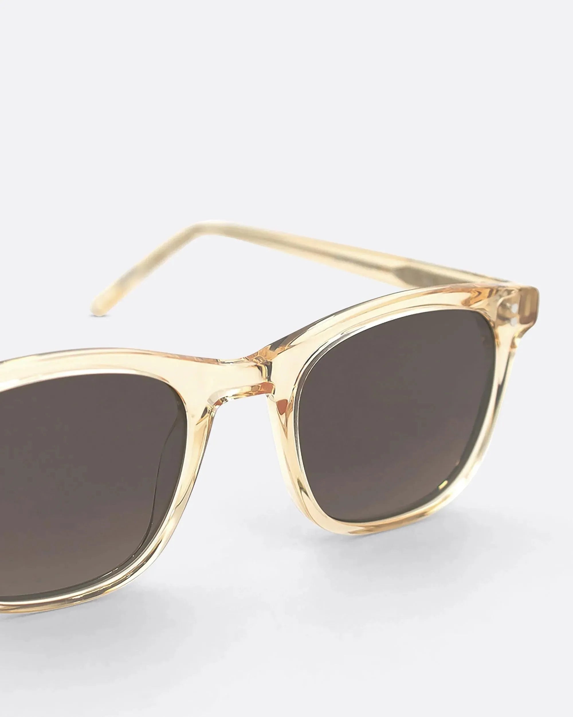 04 - ECRU BROWN sunglasses by OFFPRIX made of Italian Mazzucchelli™ acetate with ZEISS™ gradient polarized lenses