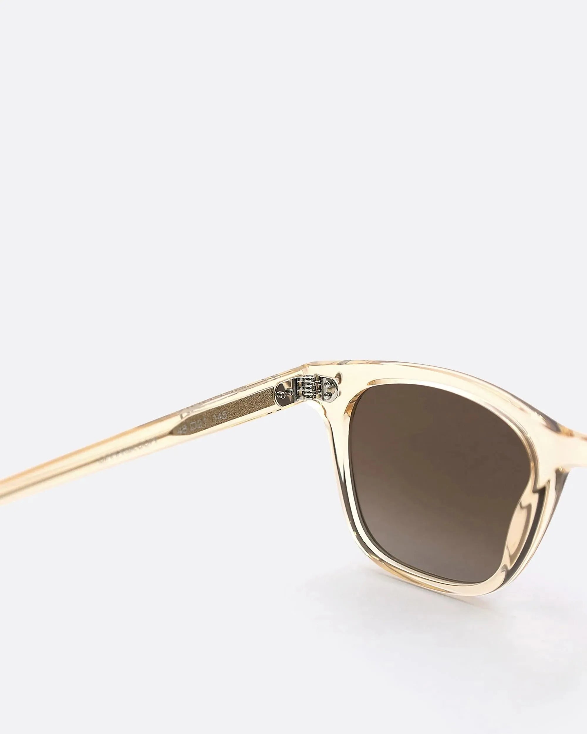 04 - ECRU BROWN sunglasses by OFFPRIX made of Italian Mazzucchelli™ acetate with ZEISS™ gradient polarized lenses