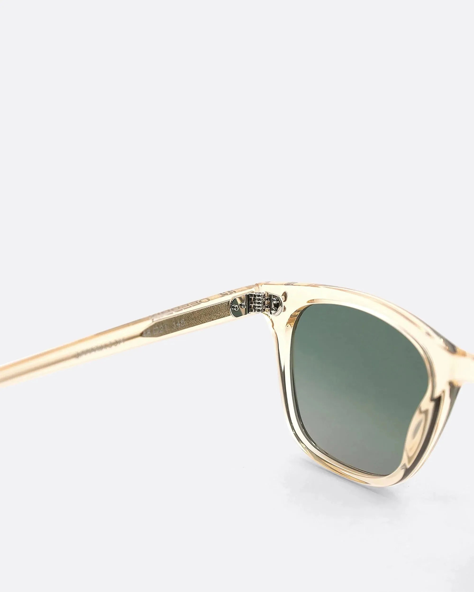 04 - ECRU GREEN sunglasses by OFFPRIX made of Italian Mazzucchelli™ acetate with ZEISS™ gradient polarized lenses