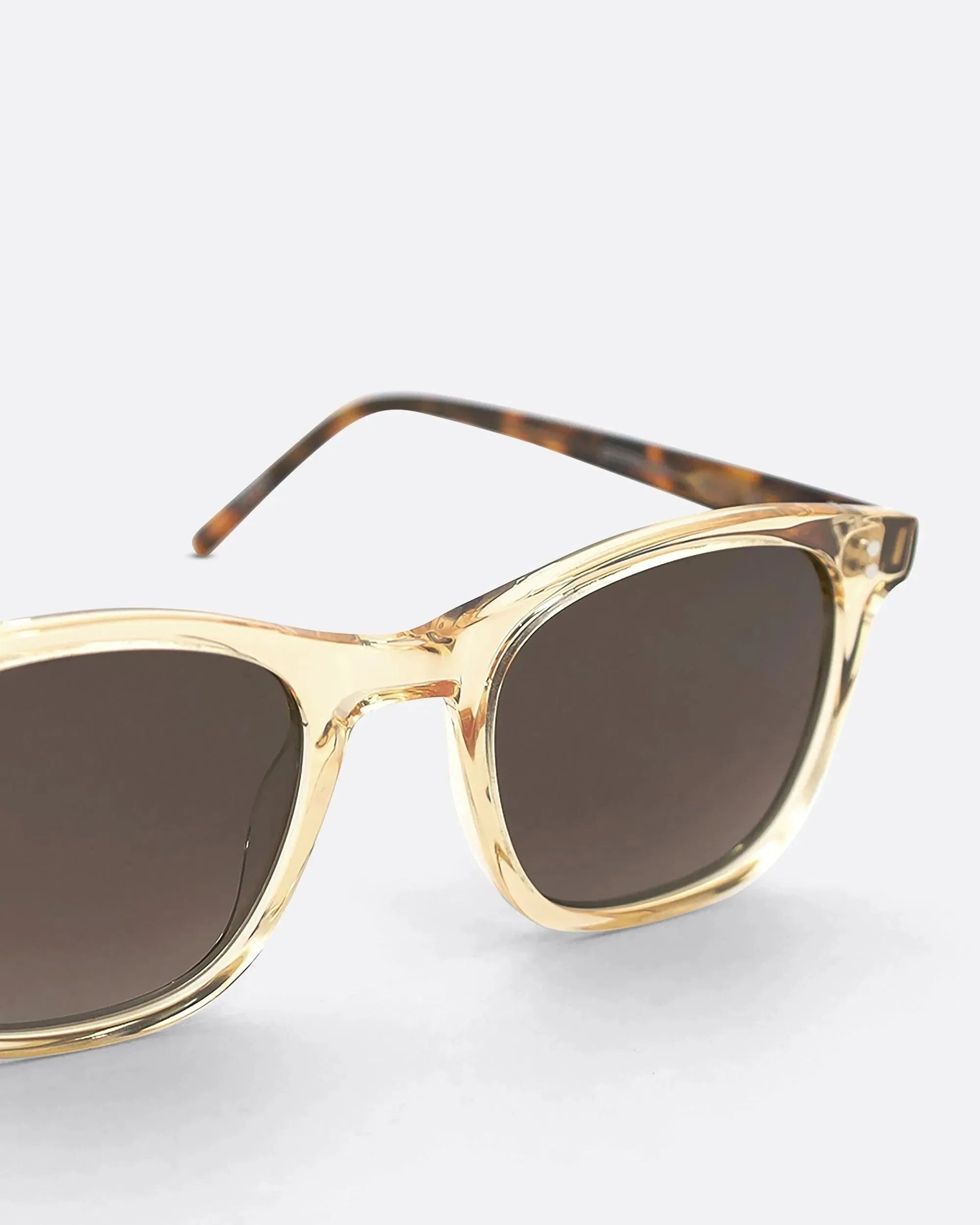 04 - ECRU TORTOISE BROWN sunglasses by OFFPRIX made of Italian Mazzucchelli™ acetate with ZEISS™ gradient polarized lenses