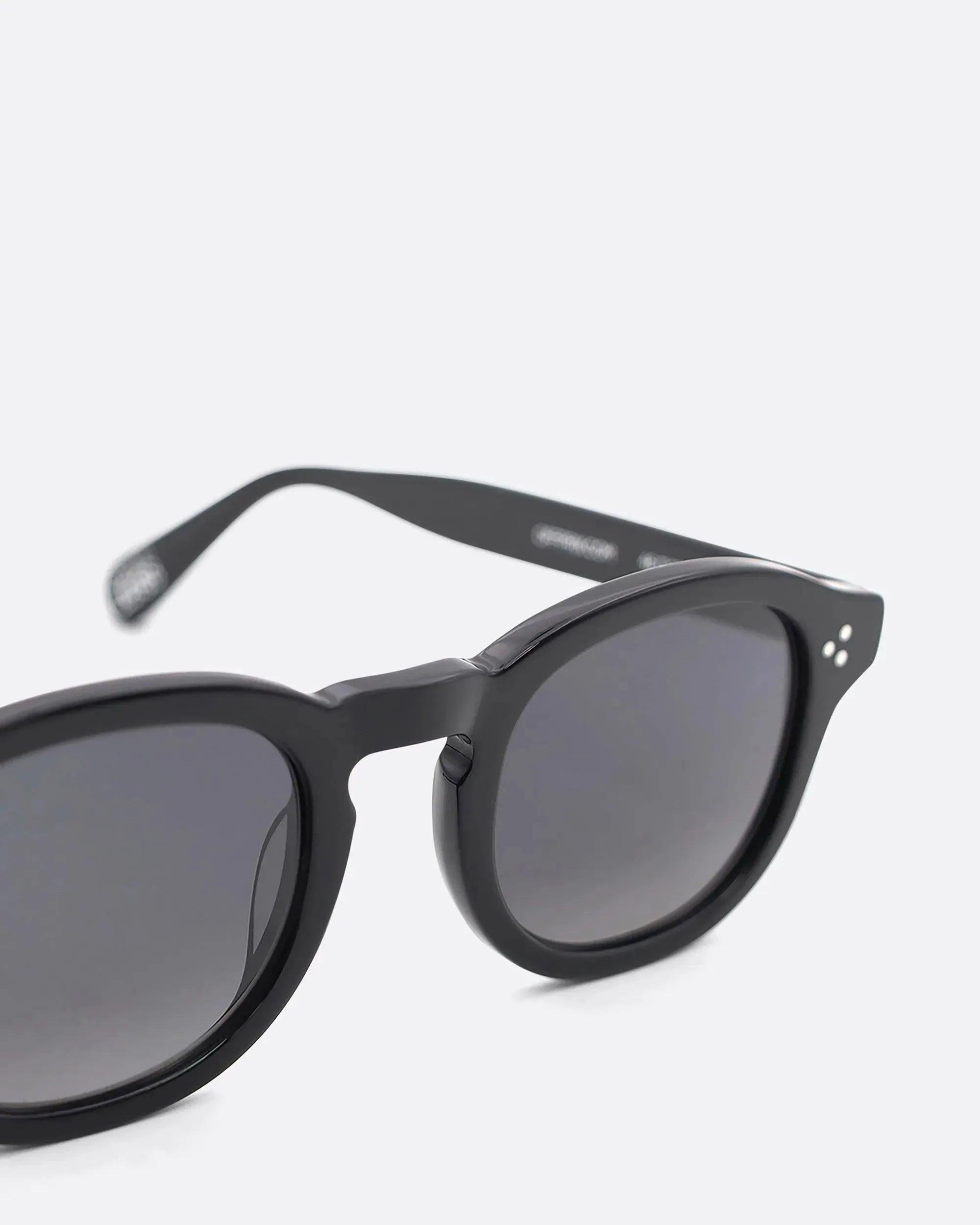LINO - BLACK sunglasses by OFFPRIX made of Italian Mazzucchelli™ acetate with ZEISS™ gradient polarized lenses