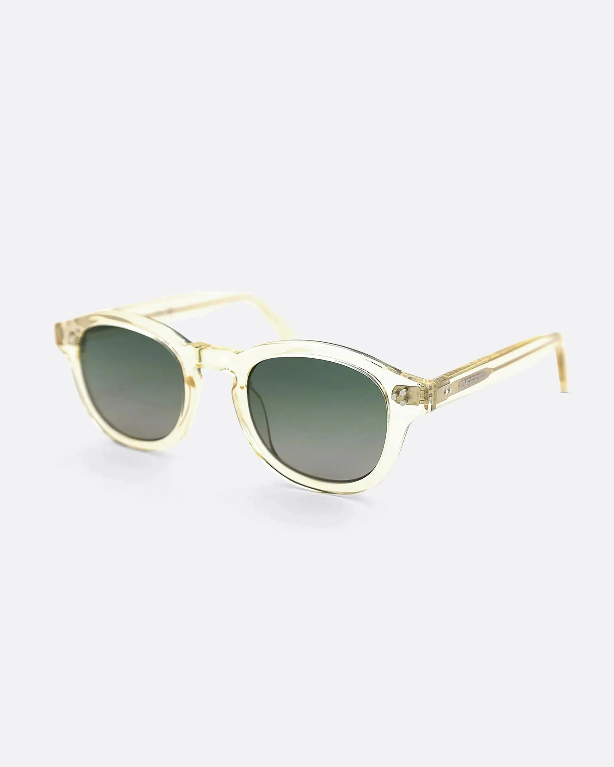 LINO - CHAMPAGNE GREEN sunglasses by OFFPRIX made of Italian Mazzucchelli™ acetate with ZEISS™ gradient polarized lenses
