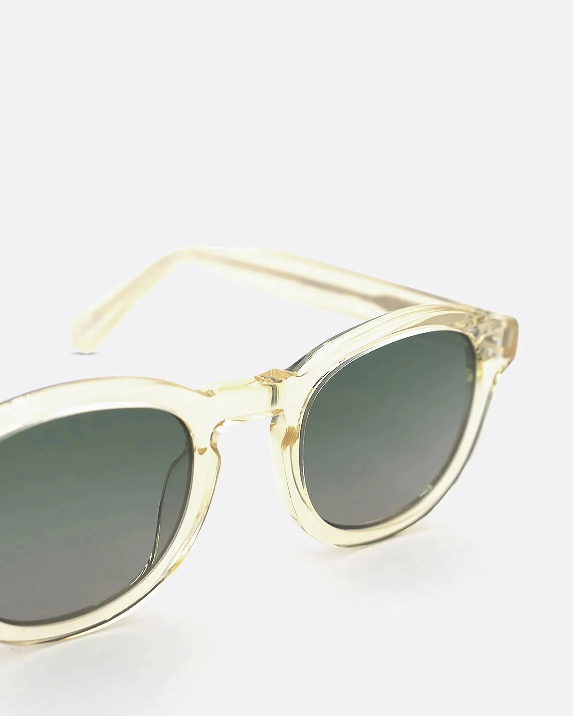 LINO - CHAMPAGNE GREEN sunglasses by OFFPRIX made of Italian Mazzucchelli™ acetate with ZEISS™ gradient polarized lenses