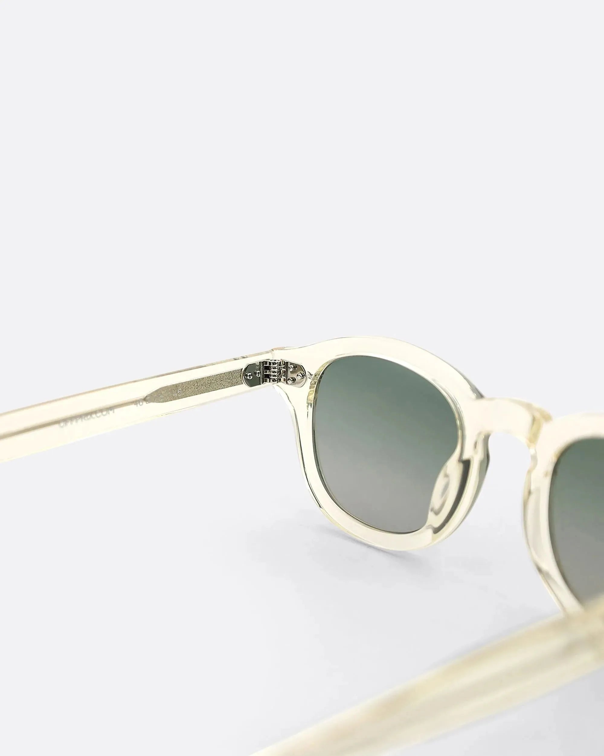 LINO - CHAMPAGNE GREEN sunglasses by OFFPRIX made of Italian Mazzucchelli™ acetate with ZEISS™ gradient polarized lenses