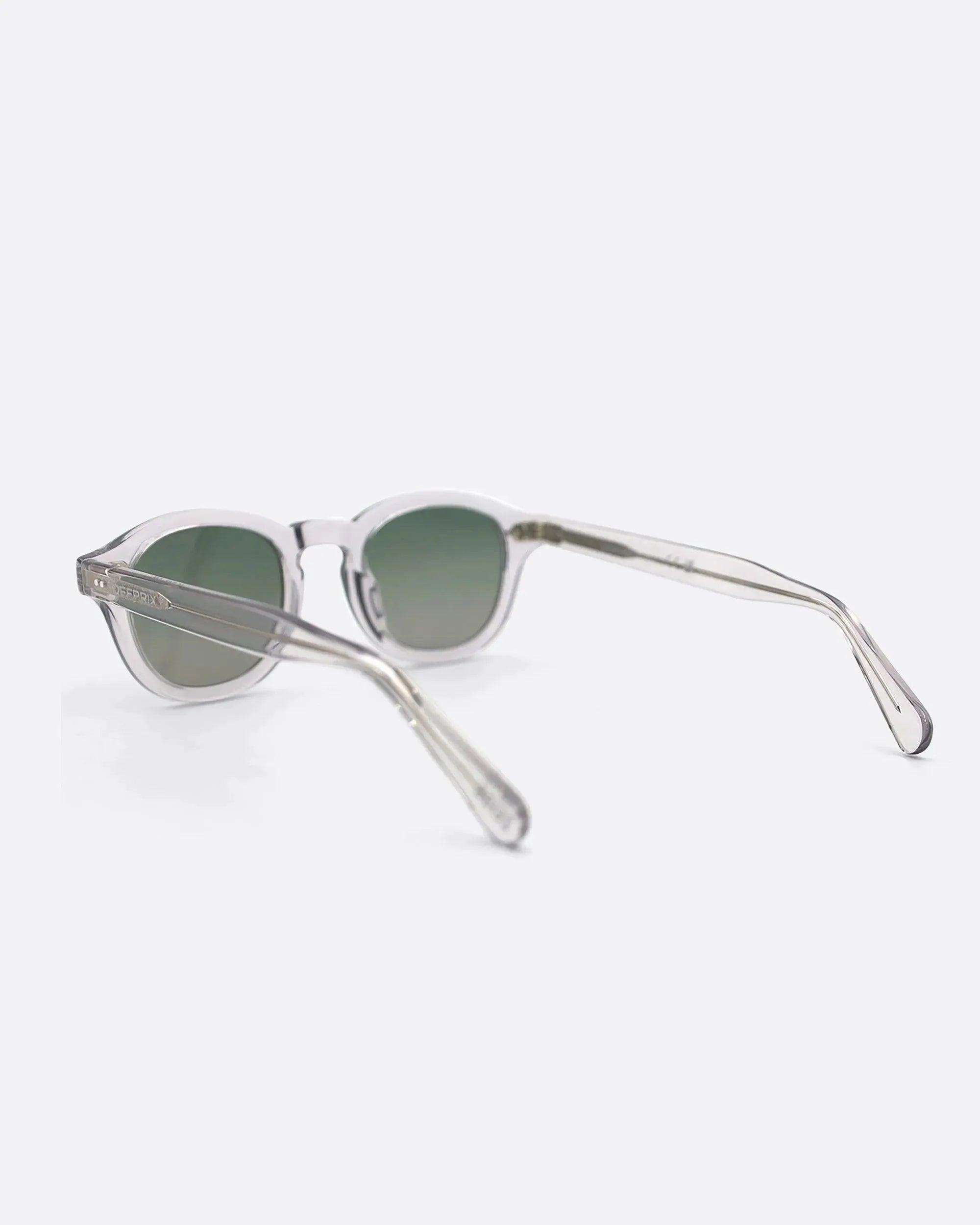 LINO - CRYSTAL GREEN sunglasses by OFFPRIX made of Italian Mazzucchelli™ acetate with ZEISS™ gradient polarized lenses