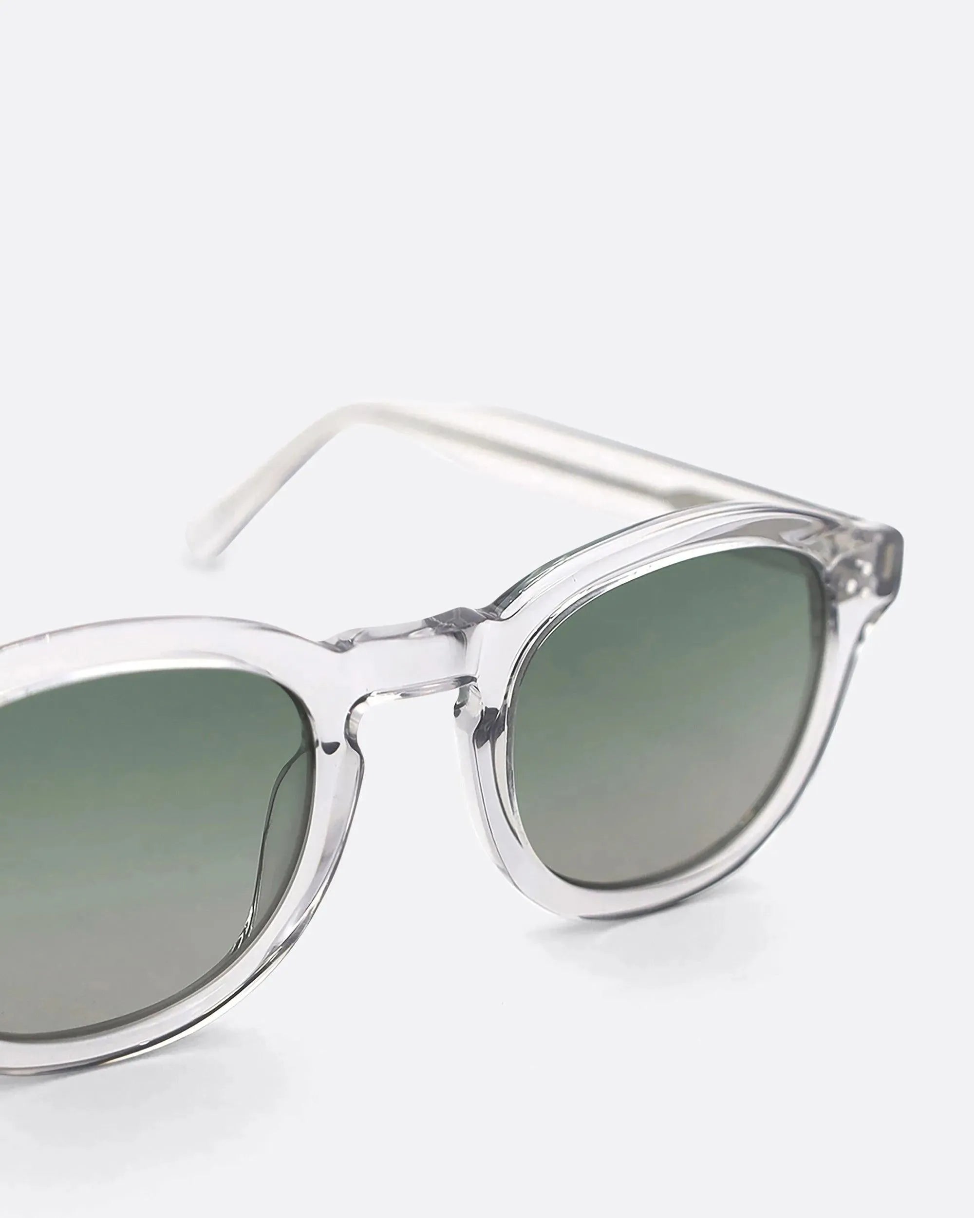 LINO - CRYSTAL GREEN sunglasses by OFFPRIX made of Italian Mazzucchelli™ acetate with ZEISS™ gradient polarized lenses