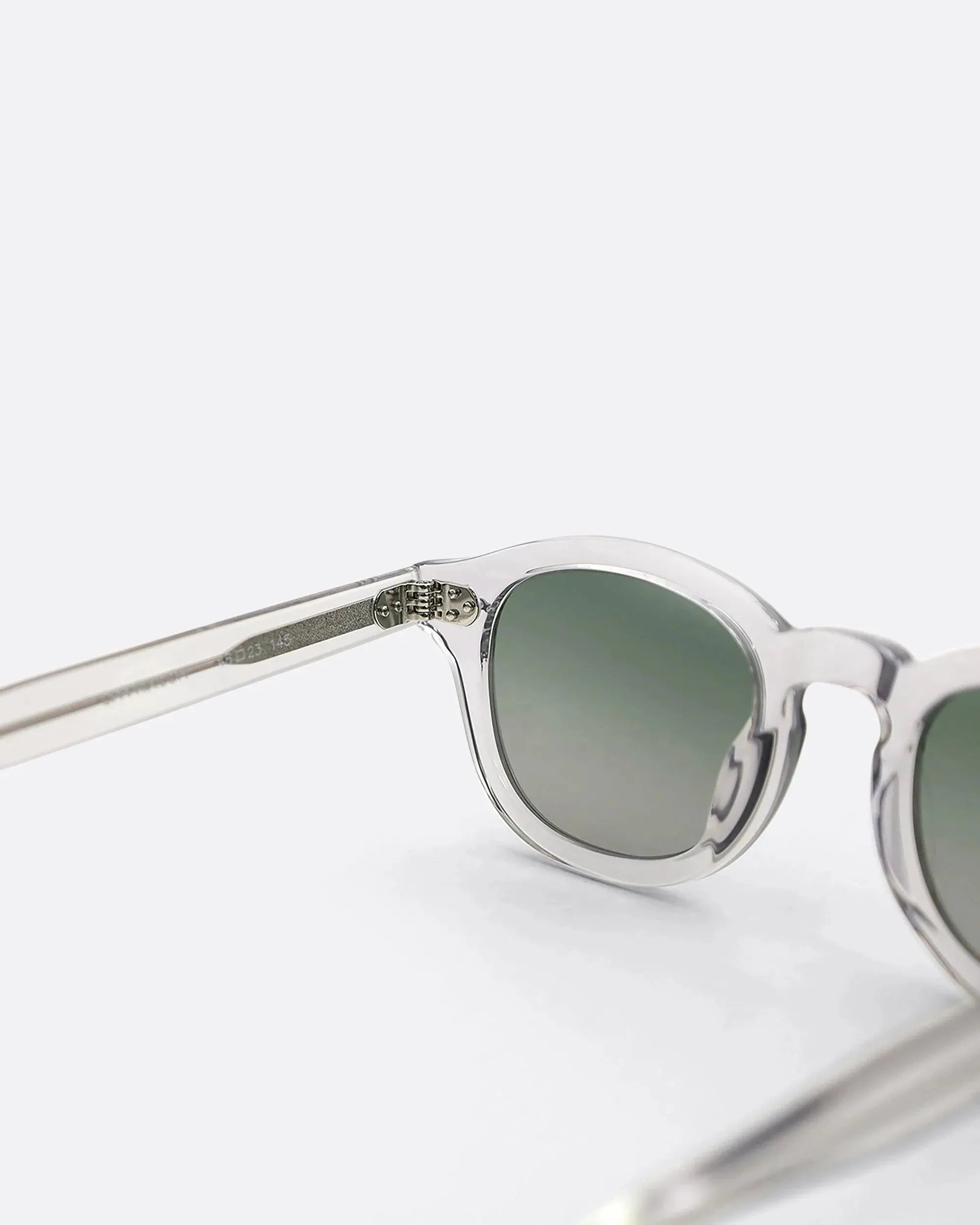 LINO - CRYSTAL GREEN sunglasses by OFFPRIX made of Italian Mazzucchelli™ acetate with ZEISS™ gradient polarized lenses