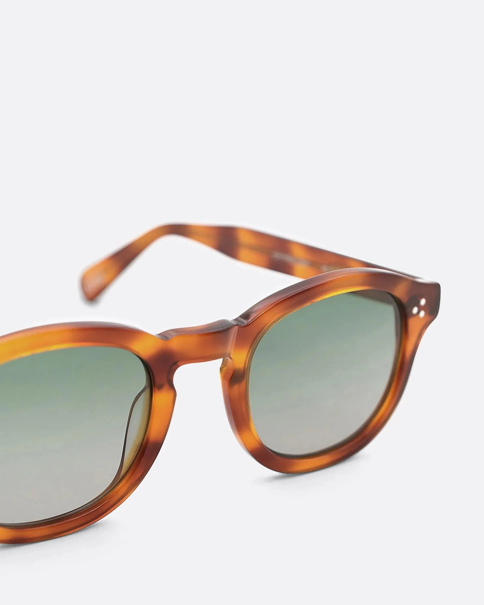 LINO - HAVANA GREEN sunglasses by OFFPRIX made of Italian Mazzucchelli™ acetate with ZEISS™ gradient polarized lenses