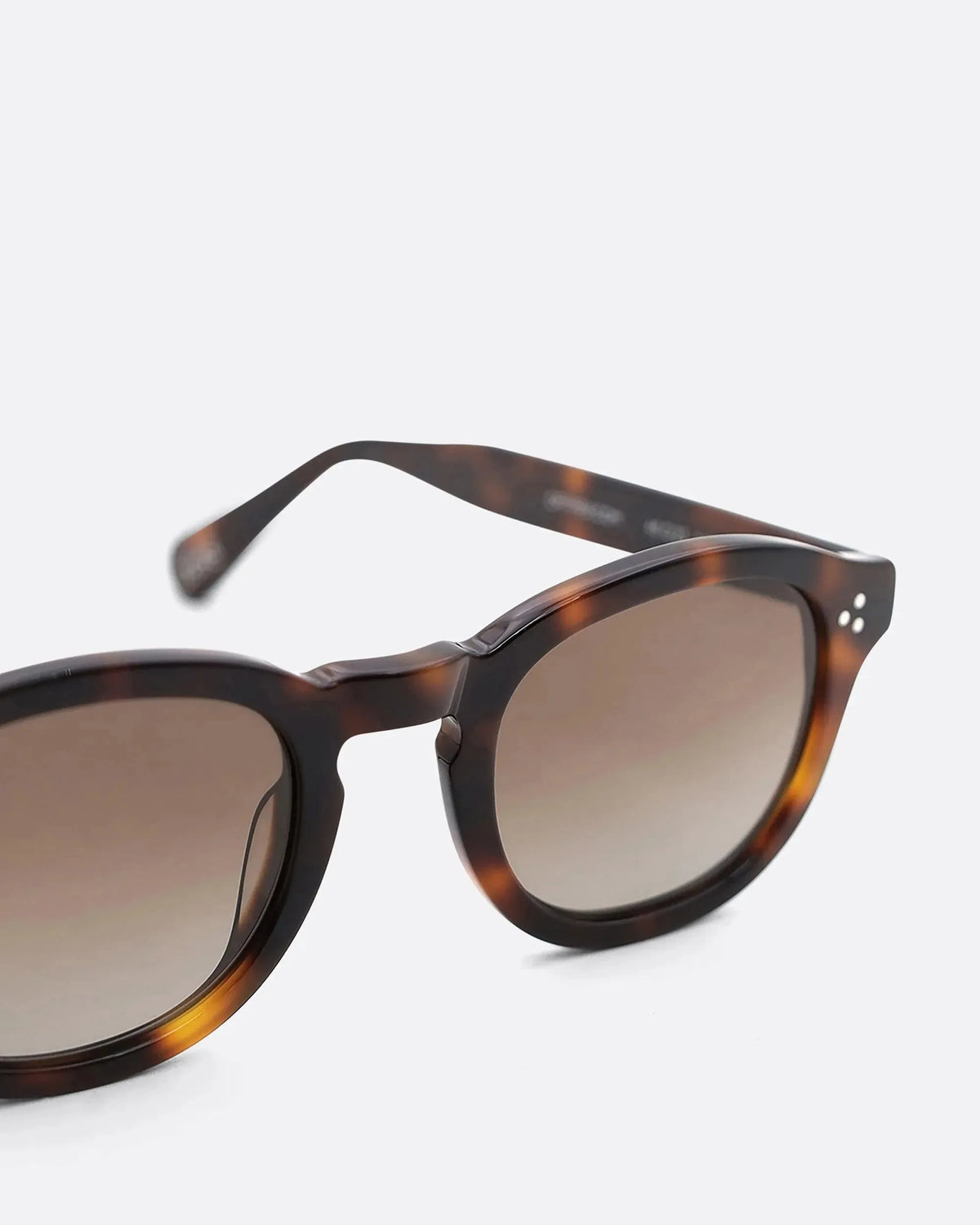 LINO - TORTOISE BROWN sunglasses by OFFPRIX made of Italian Mazzucchelli™ acetate with ZEISS™ gradient polarized lenses