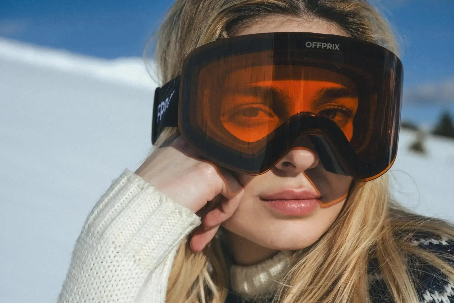 Discover the OFFPRIX ©SKI GOGGLES collection with premium materials and refined Italian style