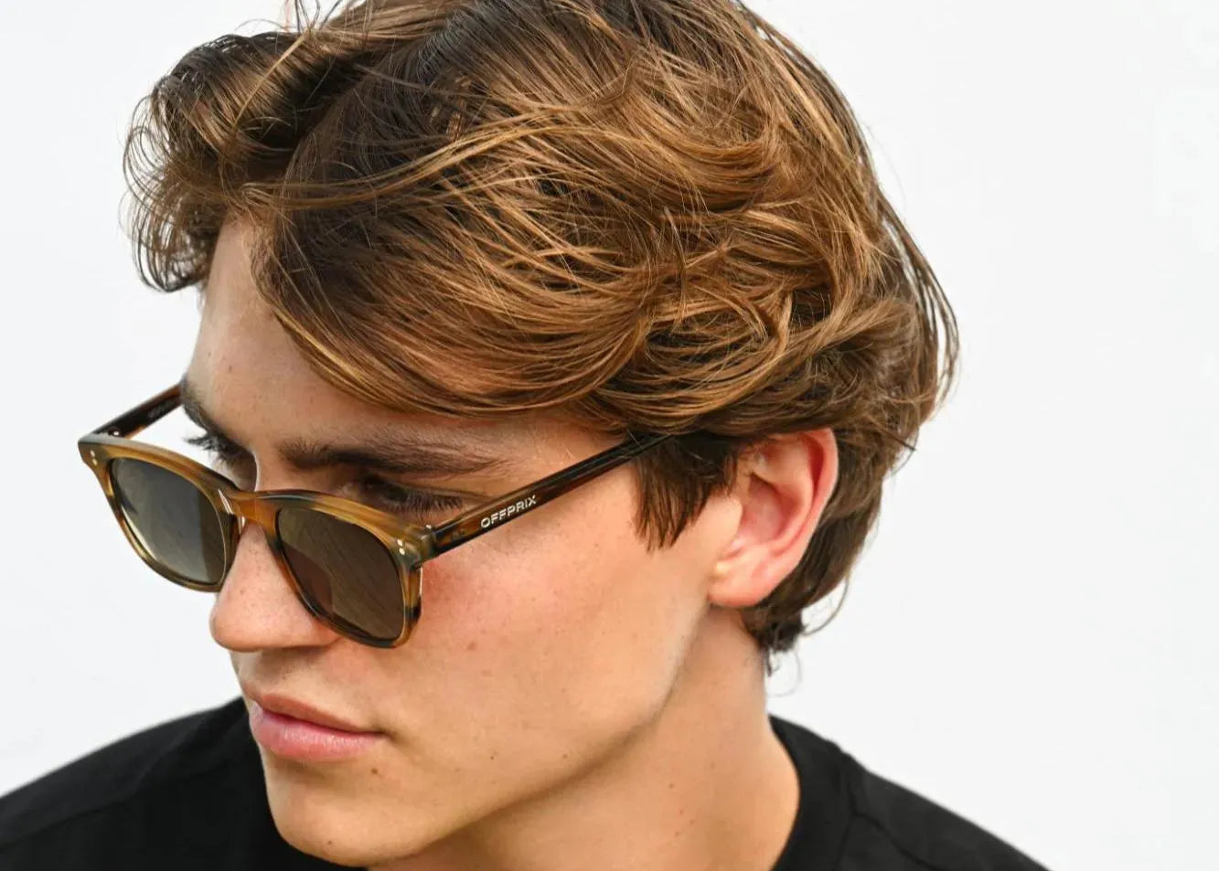 Discover the OFFPRIX ©SUNGLASSES collection with premium materials and refined Italian style